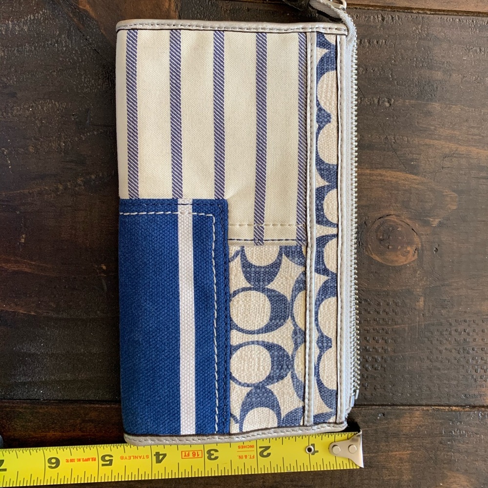 Coach Wallet - Picture 4 of 4